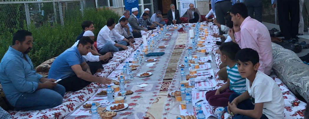 GENÇLİK KUR’AN KURSUNDA İFTAR AÇTI