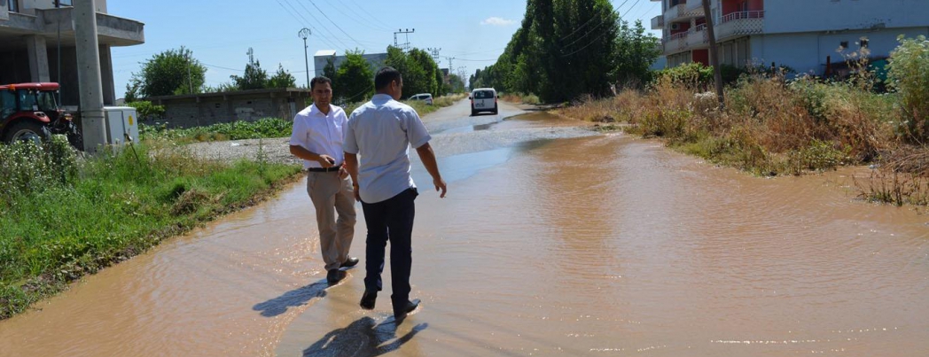 ​ Sulama kanalından taşan su beldeyi bastı