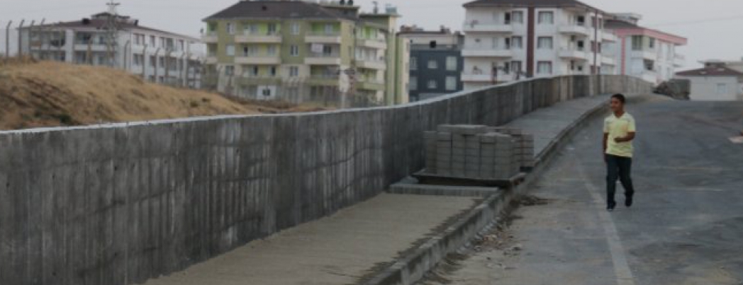 Beton bariyer tamamlanıyor
