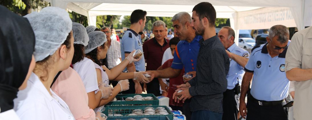 Belediye , 2500 Kişiye Aşure İkram Etti