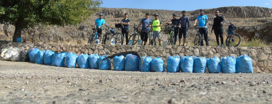 ​Sosyal duyarlılık gösteren kulüp üyeleri çöp topladı