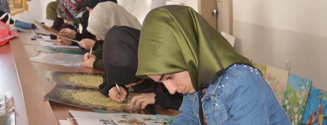 İmam hatip okulunda sanat öğreniyorlar