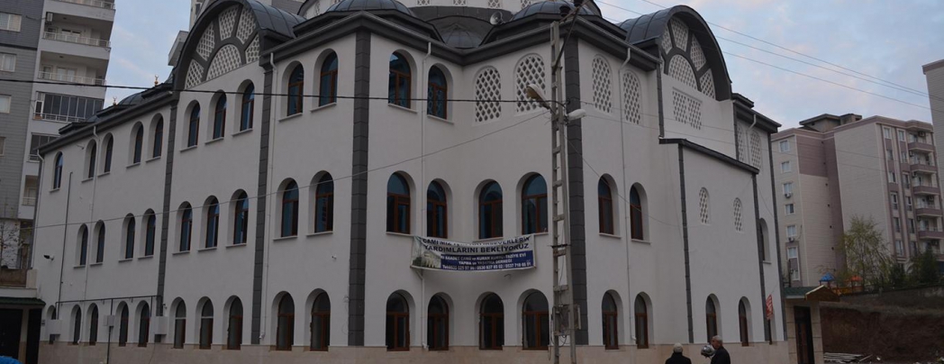 Yapımı tamamlanan cami borçları için yardım bekliyor