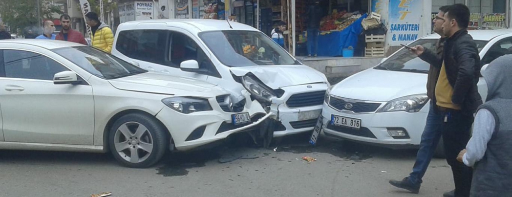 üç araç kazaya karıştı