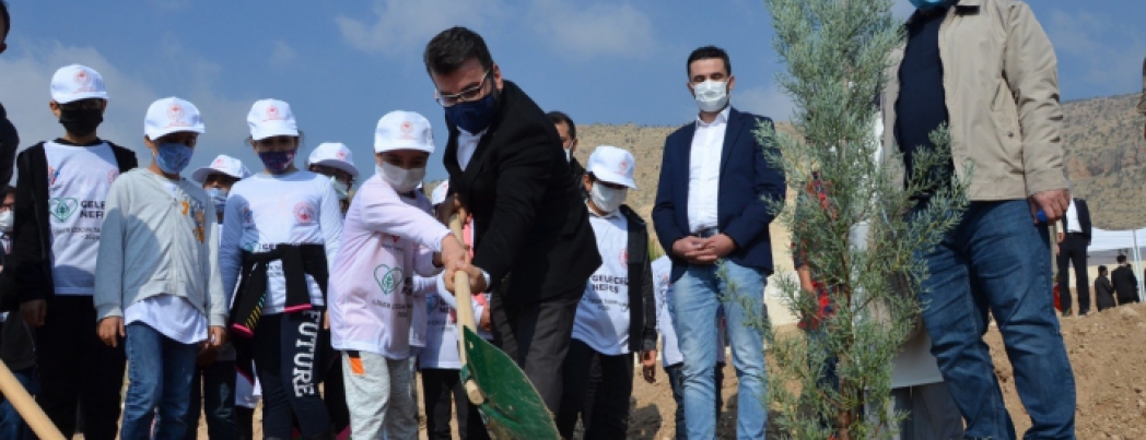 Başkan Gür, \"11 Kasım Ağaçları Bahane Eden Zihniyete Önemli Bir Mesajdır\"