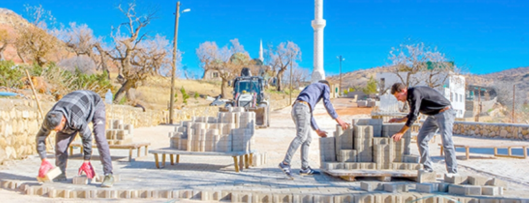 BECİRMAN’A 3 BİN METREKARE PARKE TAŞI
