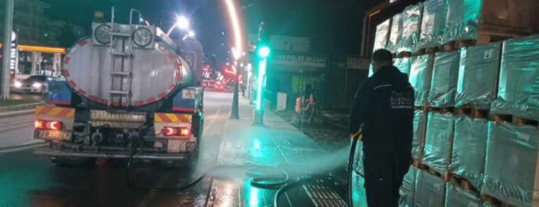 BELEDİYEDEN GECE TEMİZLİĞİ ATAĞI