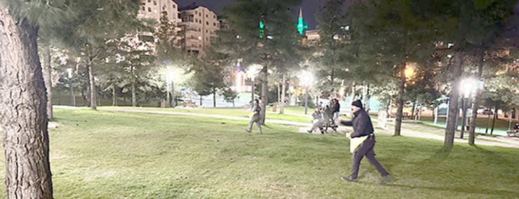 224 PARKTA GÜBRELEME ÇALIŞMASI DEVAM EDİYOR