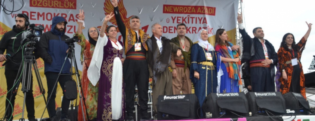 BATMAN�DA YA�MUR ALTINDA NEWROZ CO�KUSU