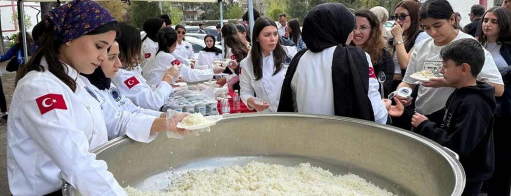 ��RENC� VE MEZUNLAR B�R ARADA