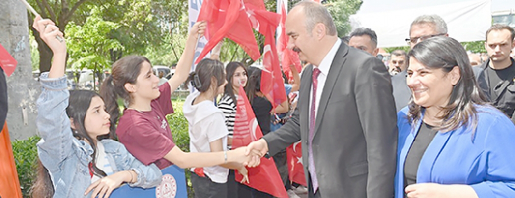 VAL� CANALP ��OCUKLAR, �LKEM�Z�N EN B�Y�K G�VENCES�D�R�