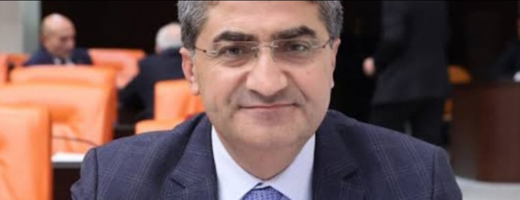 EKMEN: GEN�LER�N HAYAL KURAB�LD��� B�R T�RK�YE �N�A ETMEK ZORUNDAYIZ