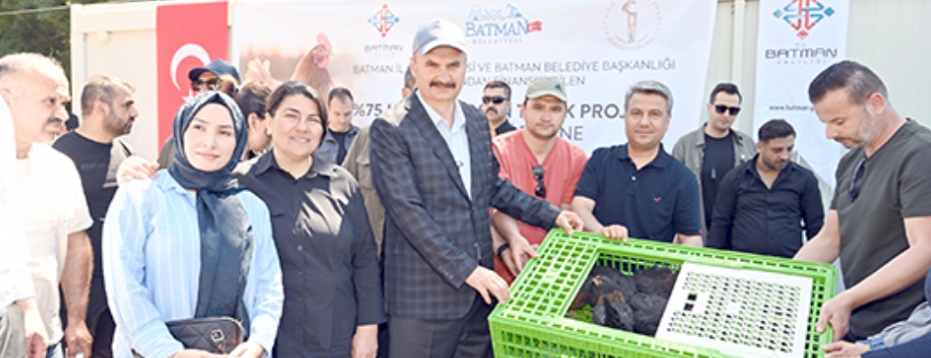 40 B�N KO�AN TAVUK DA�ITILDI