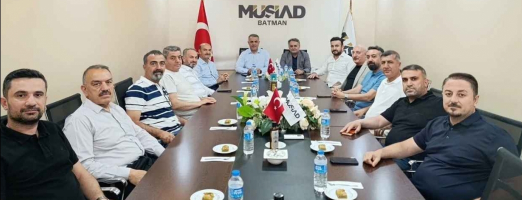 �� D�NYASI VE S�YASET AYNI HEDEFTE BULU�TU